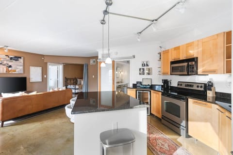 Fully-stocked kitchen for all your cooking needs!