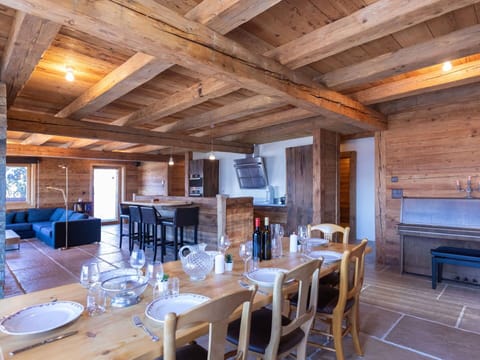 Wood, Ceiling, Furniture, Flooring, Floor, Hardwood, Interior Design, Wood Flooring, Beam, Plank