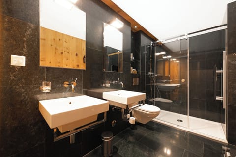 Comfort Double Room, Mountain View | In-room safe, desk, iron/ironing board, free WiFi