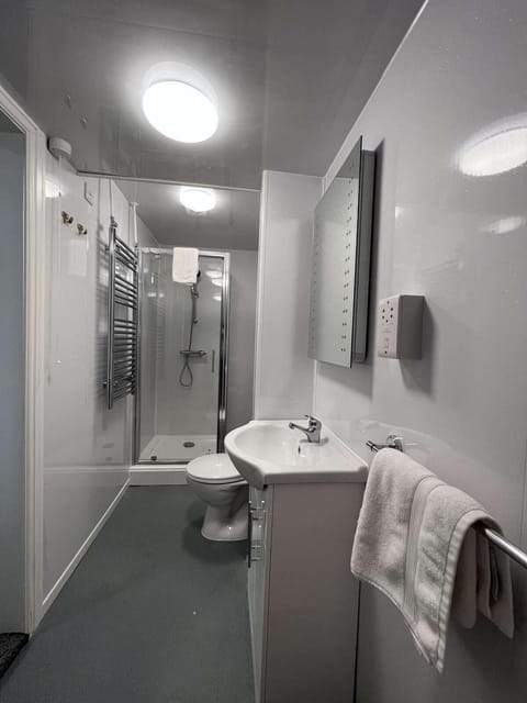 Family Studio | Bathroom | Soap, shampoo, toilet paper