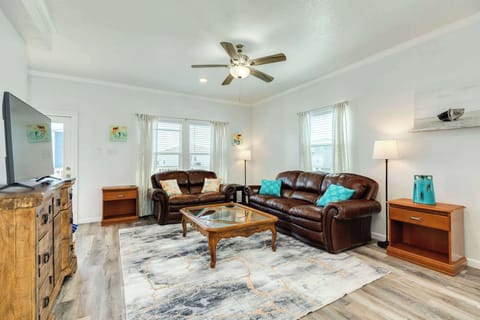 Living room area, perfect for relaxing. 