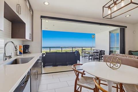 Condo, Multiple Beds, Balcony, Ocean View | Interior