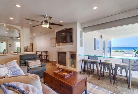 Condo, Multiple Beds, Kitchen, Beach View | Living area