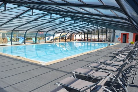 Indoor/outdoor pool