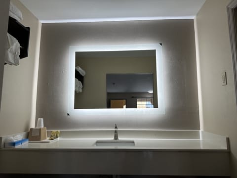 Iron/ironing board, free WiFi