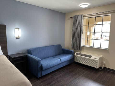 Iron/ironing board, free WiFi