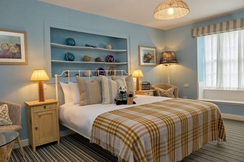 Deluxe for 4 | Hypo-allergenic bedding, free WiFi, bed sheets