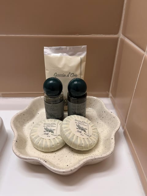 Junior Suite with Balcony | Bathroom | Free toiletries, hair dryer, bidet, towels