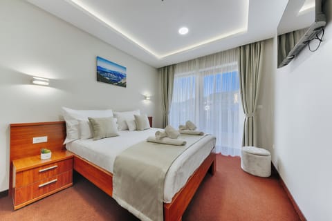 Deluxe Room, Sea View | Desk, laptop workspace, soundproofing, free WiFi