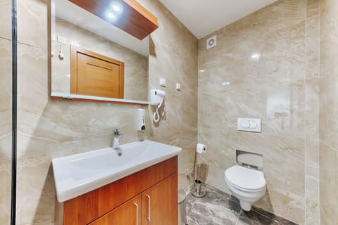 Deluxe Room, Sea View | Desk, laptop workspace, soundproofing, free WiFi