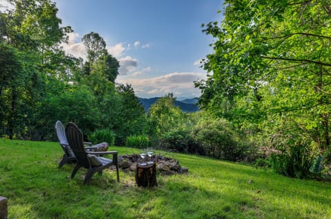 Backyard with fire-pit and seating-Relax and watch the evening sky