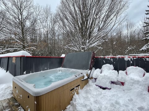 Outdoor Hot tub on deck