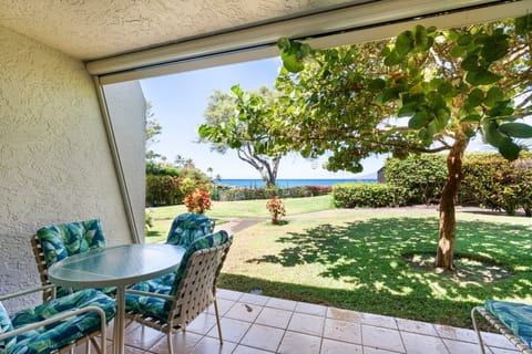 Lanai seating with ocean views