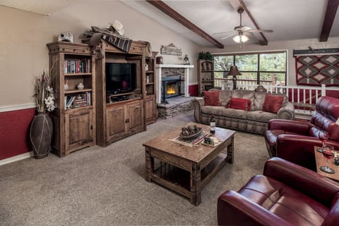 House, Multiple Beds, Hot Tub, Mountain View (Unit 168) | Living area | Fireplace