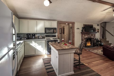 House, Multiple Beds, Hot Tub (Unit 188) | Private kitchen | Coffee/tea maker