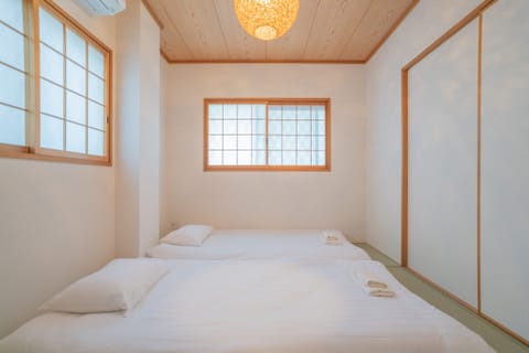 Luxury Villa, Non Smoking | 4 bedrooms, blackout drapes, soundproofing, free WiFi