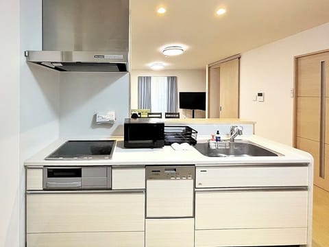 Family House, City View | Private kitchen