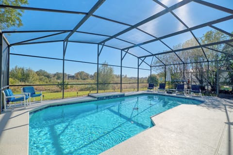 Enjoy all-day sun with this southeast-facing private pool. Perfect for relaxing, sunbathing, or a refreshing dip after visiting nearby Orlando attractions.