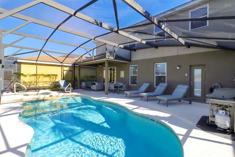 Relax and refresh in your private screened pool and spa, complete with sun loungers and a covered lanai for shaded outdoor dining. This Solterra Resort oasis in Davenport offers the ultimate Disney-area experience.