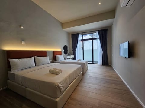 Comfort Triple Room, Balcony | Desk, laptop workspace, iron/ironing board, free WiFi