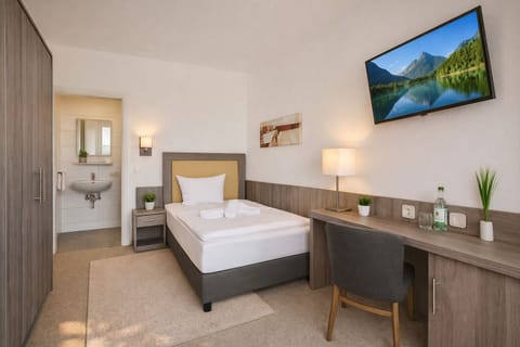 In-room safe, blackout drapes, free WiFi