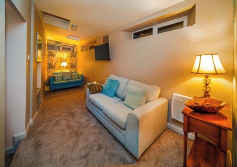 Pied-a-Terre at Manor View, Bury - Host & Stay