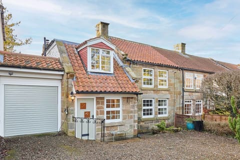Ailsa Cottage, Great Broughton - Host & Stay