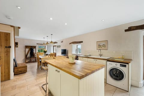 The Barn, Wheston - Host & Stay