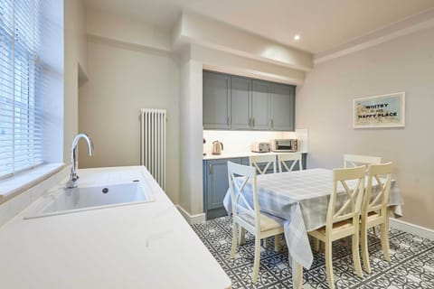 Dalton House, Whitby - Host & Stay