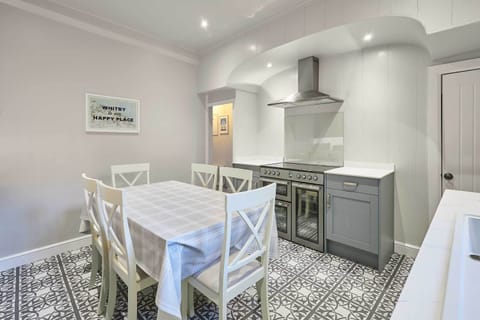 Dalton House, Whitby - Host & Stay