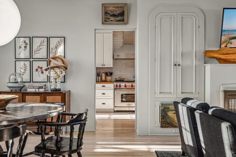 Neutral tones, thoughtful textures, and just a hint of drama—this space has it all.