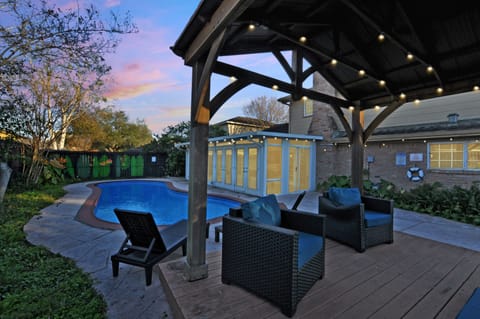 Enjoy Houston with a 8 foot deep pool.  