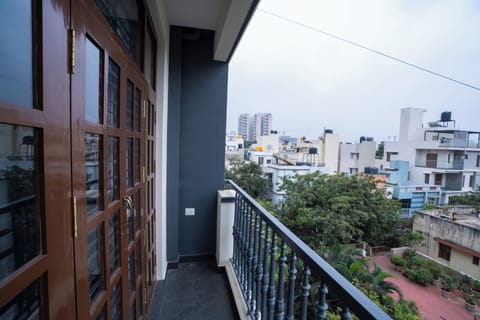 Deluxe Room, Balcony, City View | Terrace/patio