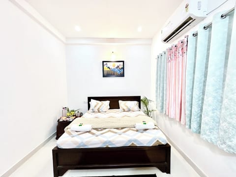 Deluxe Room | Desk, laptop workspace, WiFi (free)