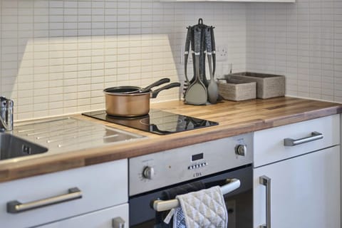 Studio, Non Smoking | Private kitchen | Electric kettle