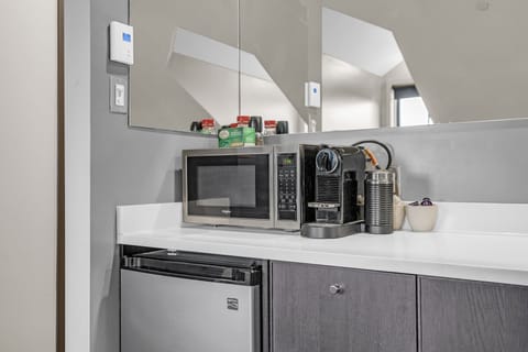 Luxury Suite | Private kitchenette