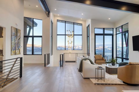 House (5 Bedrooms) | Interior