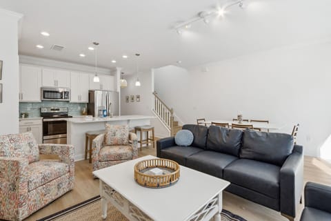 Bright Open Spacious Floor Plan