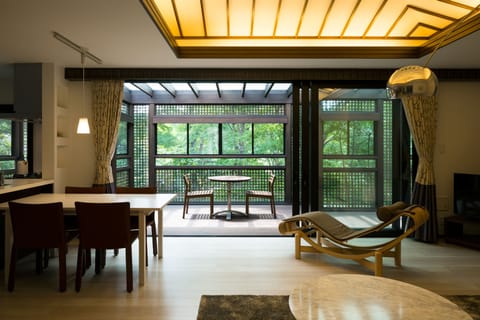 Fairway Side Deluxe Suite, Non Smoking | Minibar, in-room safe, WiFi (free), bed sheets