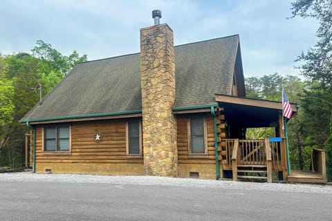 Sevierville Vacation Rental | 2BR | 2BA | 1,310 Sq Ft | 3 Steps to Enter