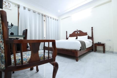 Deluxe Double Room | Desk, laptop workspace, free WiFi