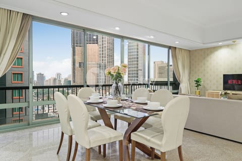 Apartment, 3 Bedrooms, City View | Dining room