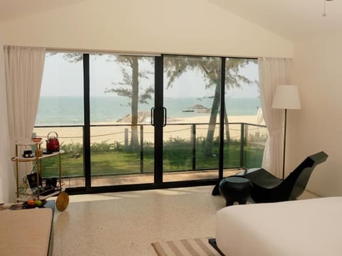 Select Comfort beds, free minibar items, laptop workspace, free WiFi