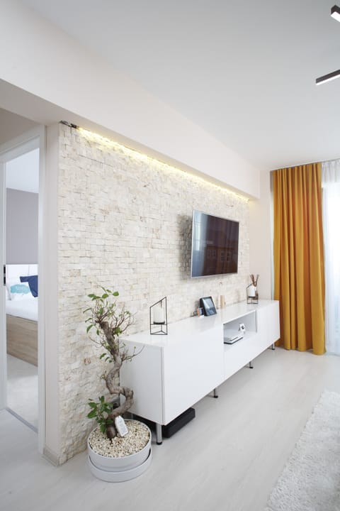Deluxe Apartment | Living area | Flat-screen TV