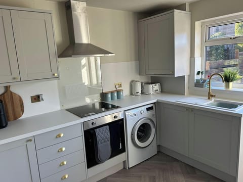 House | Private kitchen | Fridge, microwave, oven, stovetop