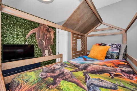 Step into the Jurassic Room: relax, explore, and discover!