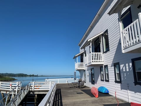 Concrete wharf below Balconies