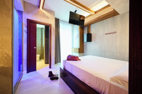 Superior Room, 1 Queen Bed, Balcony | Egyptian cotton sheets, premium bedding, down comforters, minibar