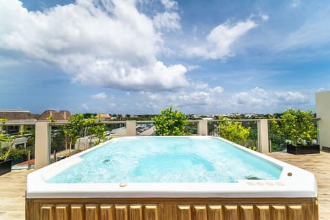 Relax and unwind in your jacuzzi after a day of exploring