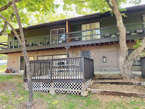 Two bedroom/One bathroom Condo - bottom level